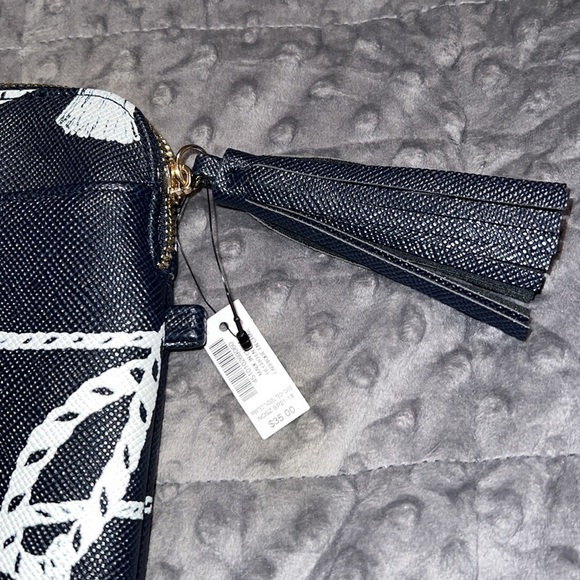 Chico’s blue white tassel print tech bag cosmetic pouch navy blue zip close NWT - Picture 3 of 11